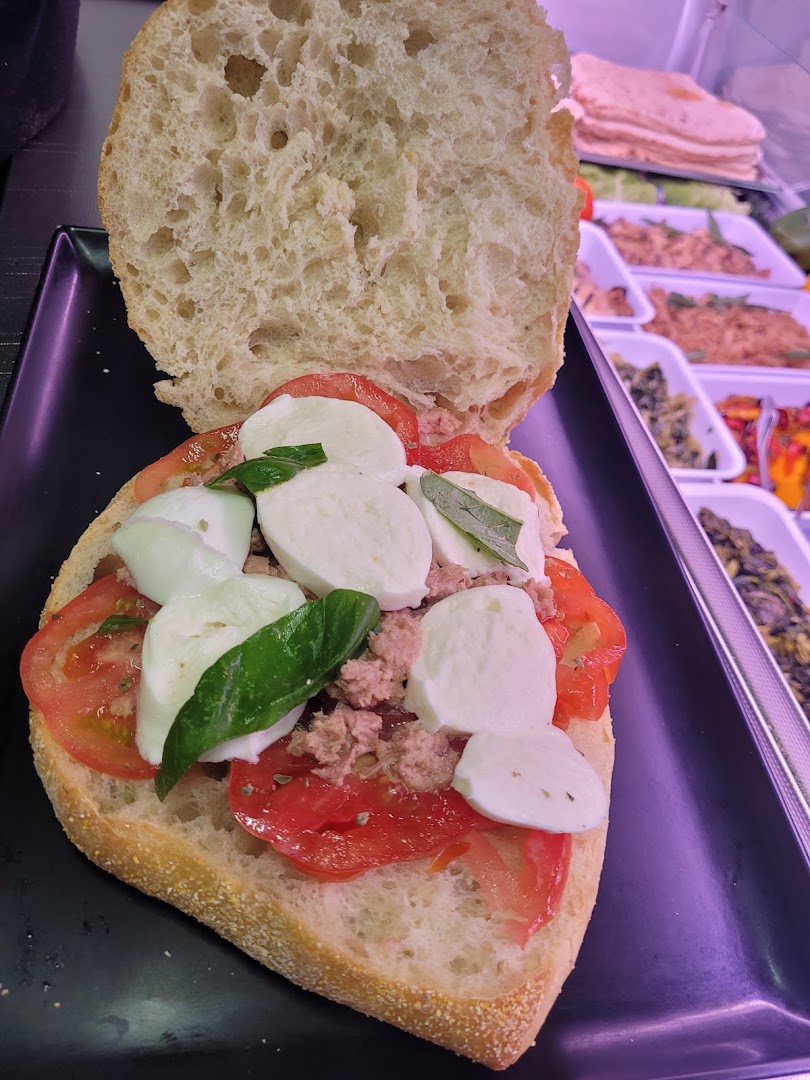 Minimarket Gastronomia Pizzeria La Bottega Del Gusto Di Buondonno A · Foto 9